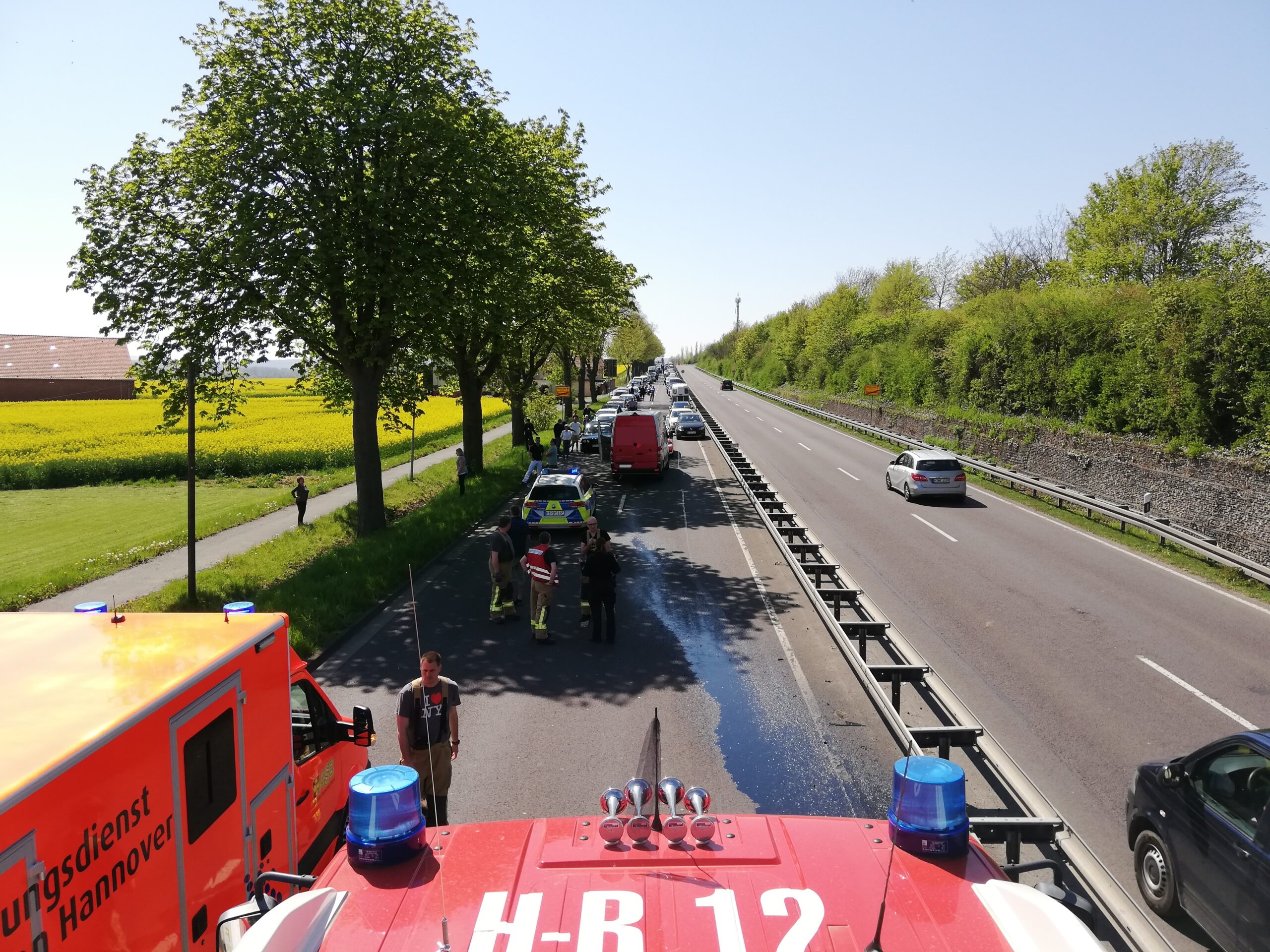 Auslaufende Betriebsstoffe nach Verkehrsunfall