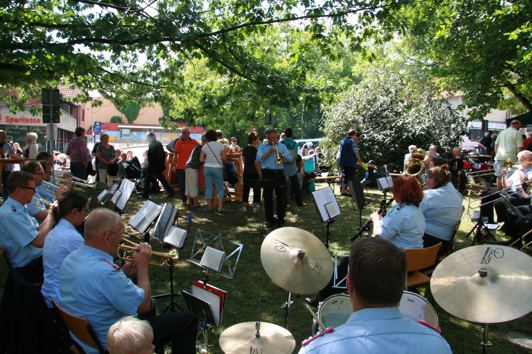 Platzkonzert des Musikzuges und Besuch aus Duclair