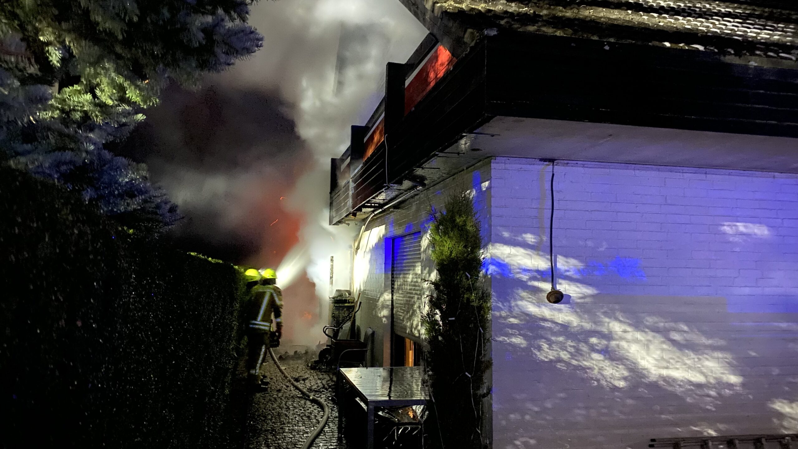 Feuerschein auf Terrasse