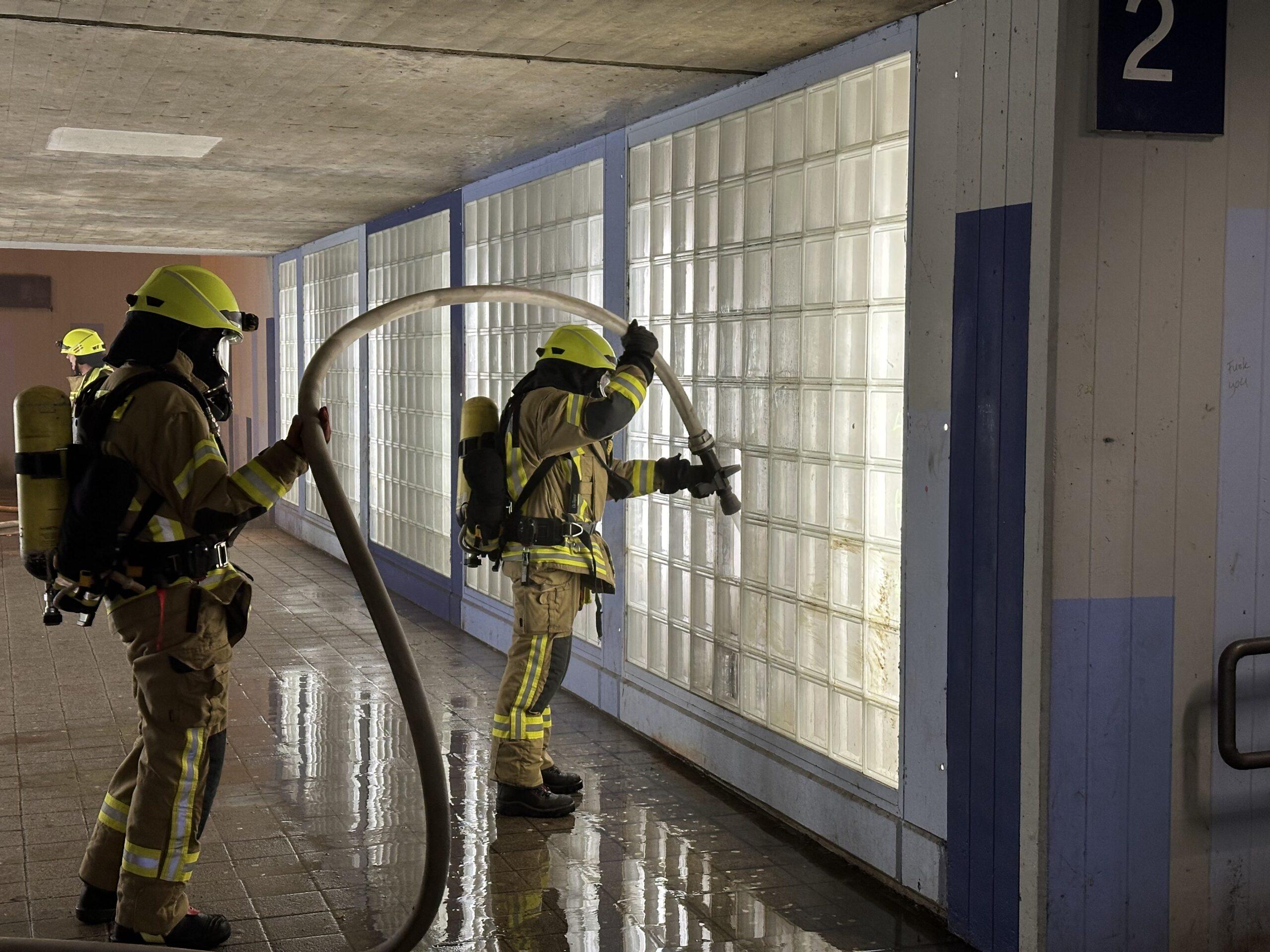 Feuerschein in Unterführung